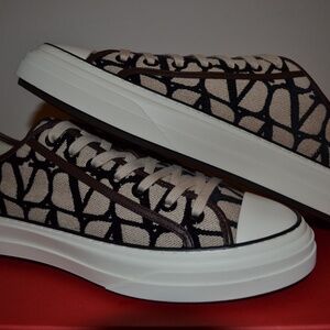 Valentino Garavani Totaloop Toile Iconographe Low Sneaker Mens 42.5 EU 9.5 US